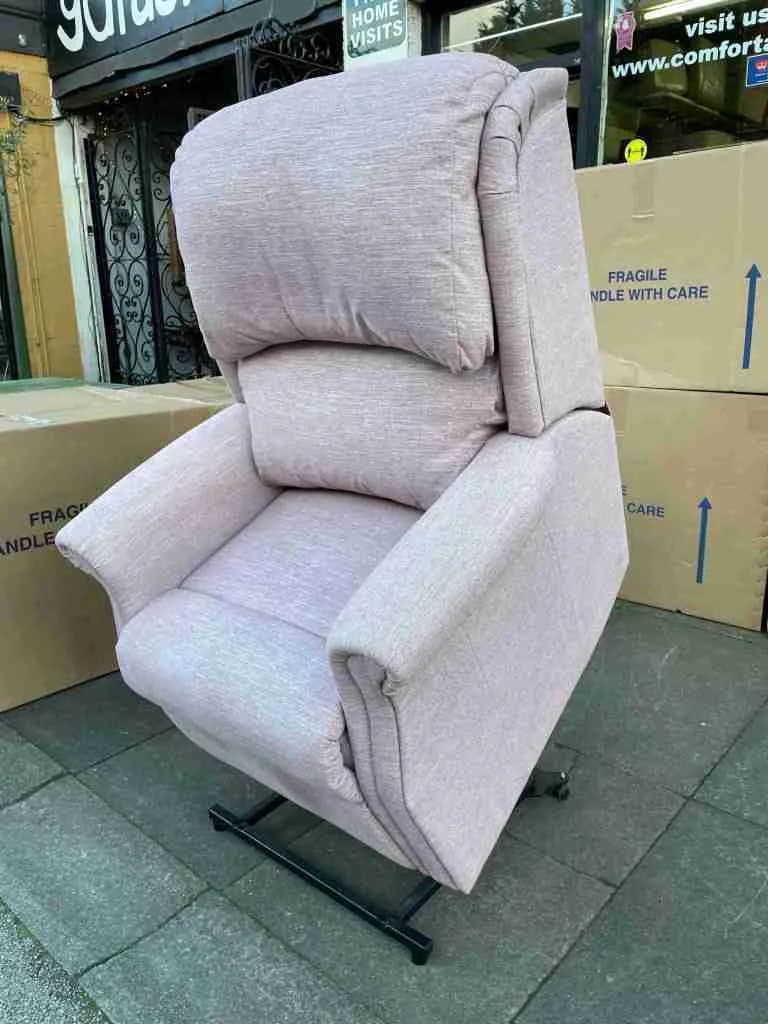 Celebrity Regent Dual Motor Riser Recliner in large Size — photograph 1