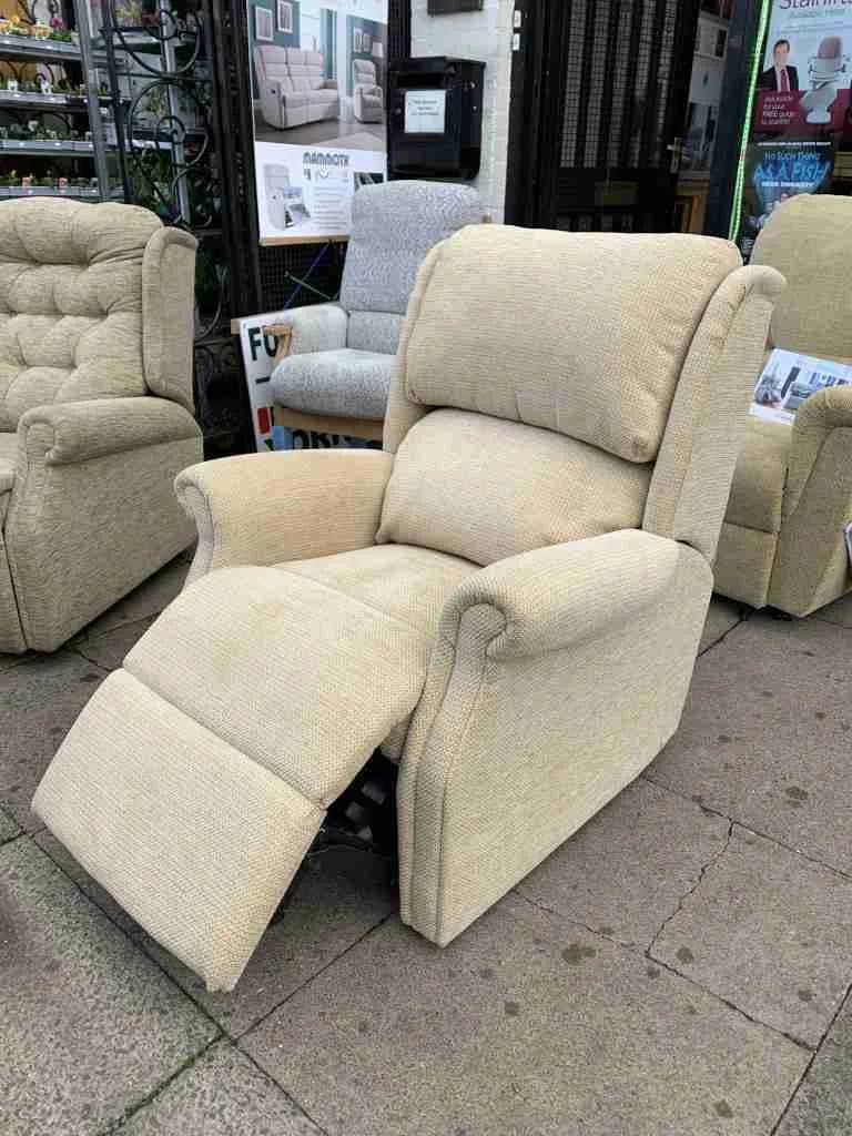 Celebrity Regent Electric Single Motor Recliner in Savannah Biscuit — photograph 1