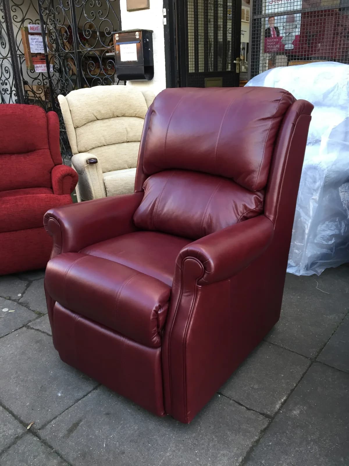 Celebrity Berwick Standard Chair Lena Leather — photograph 1