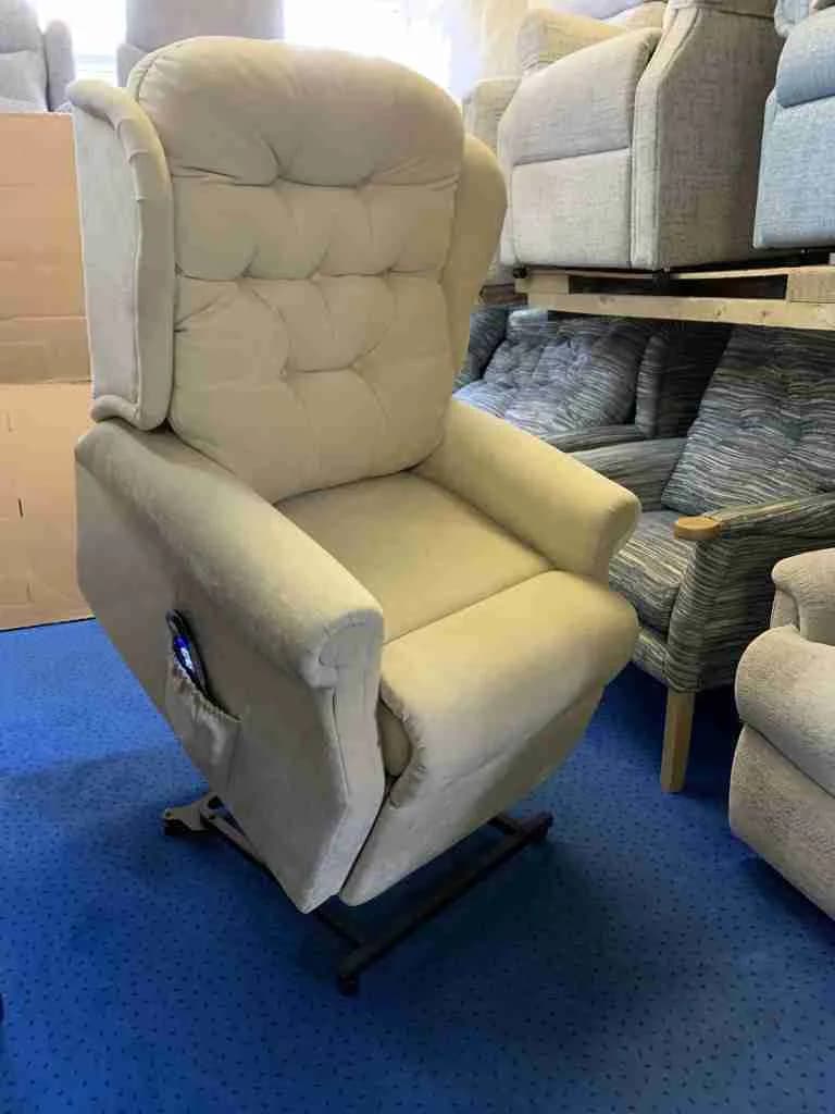 Celebrity Woburn Dual Motor Riser Recliner in Boucle Cream — photograph 1