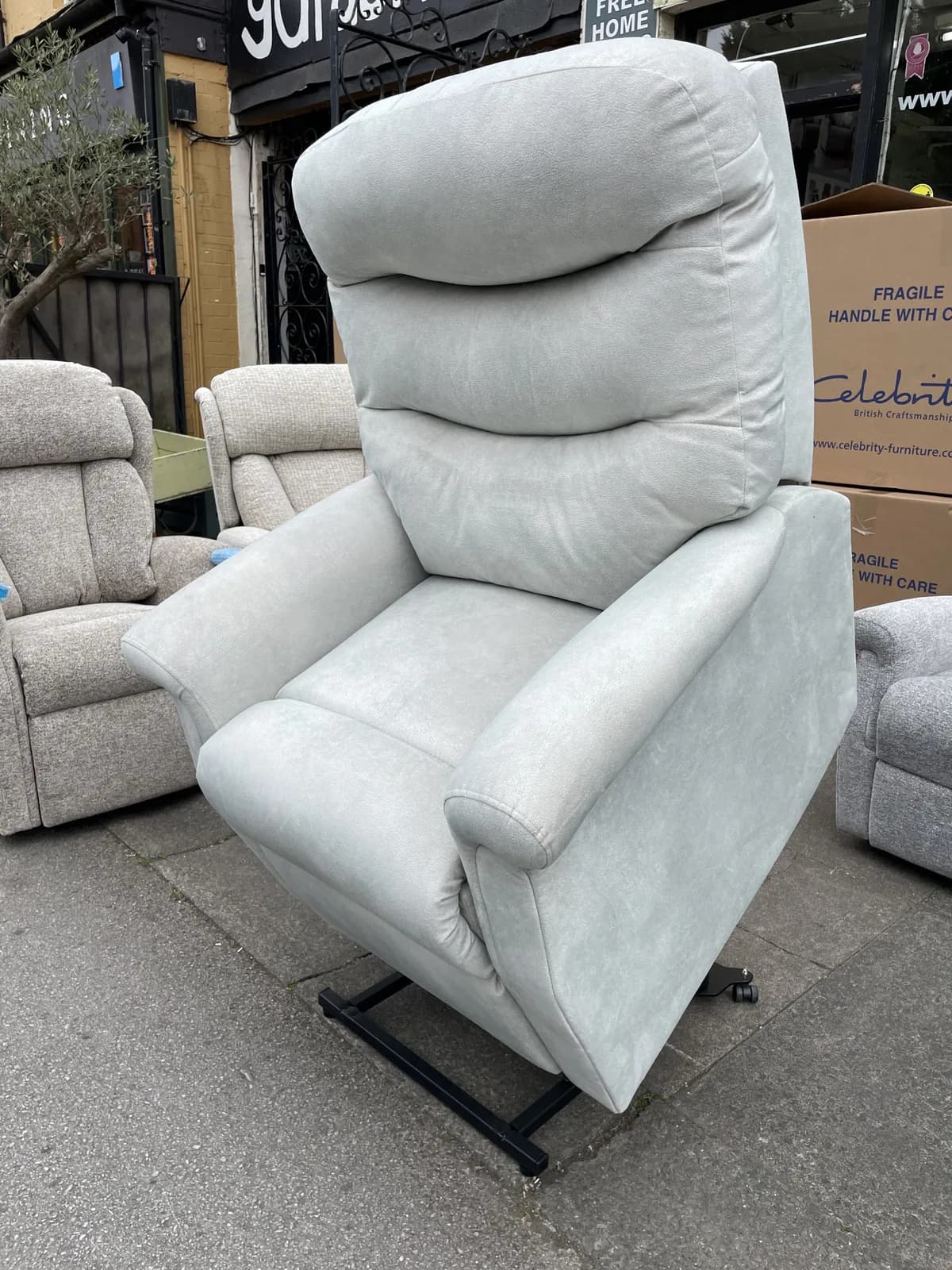 Celebrity Hollingwell CLOUD ZERO Large Size Dual Motor Riser Recliner Chair in Soft Touch Ivory — photograph 1