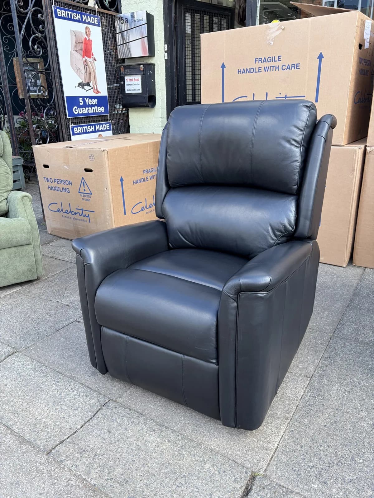 Celebrity Farndon Standard Size Triple Motor CLOUD ZERO Riser with Adjustable Headrest and Adjustable Lumbar Support in Lena Ebony Leather — photograph 1