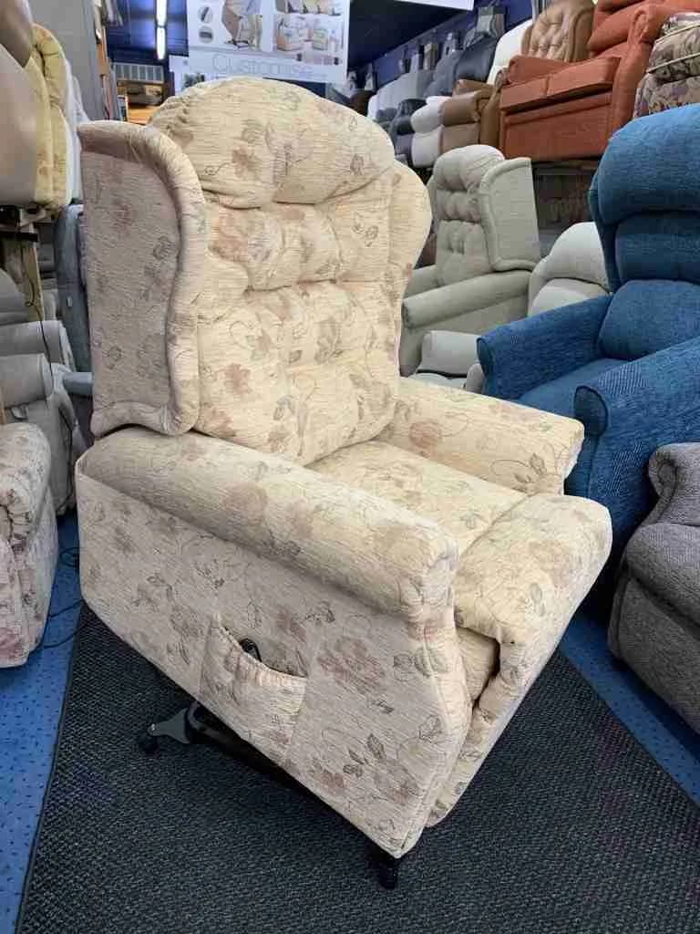 Celebrity Woburn Dual Motor Riser Recliner in Victoria Beige — photograph 1