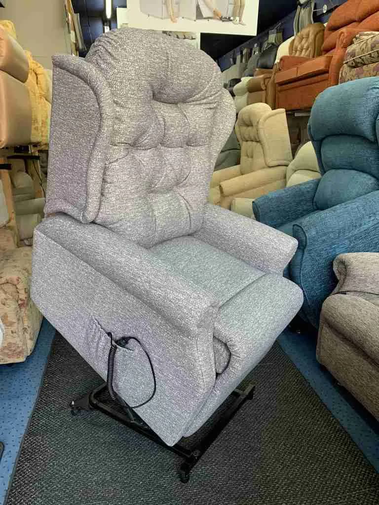Celebrity Woburn Petite Dual Motor Riser Recliner in Atlanta Aqua — photograph 1