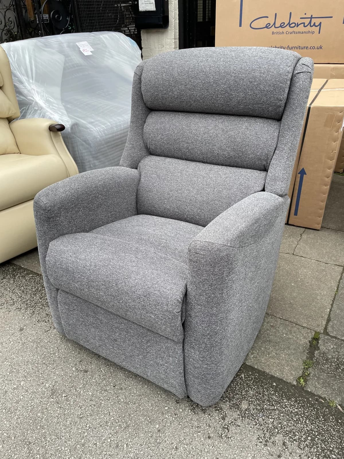 Celebrity Somersby Fixed Standard Chair in Flair Charcoal — photograph 1