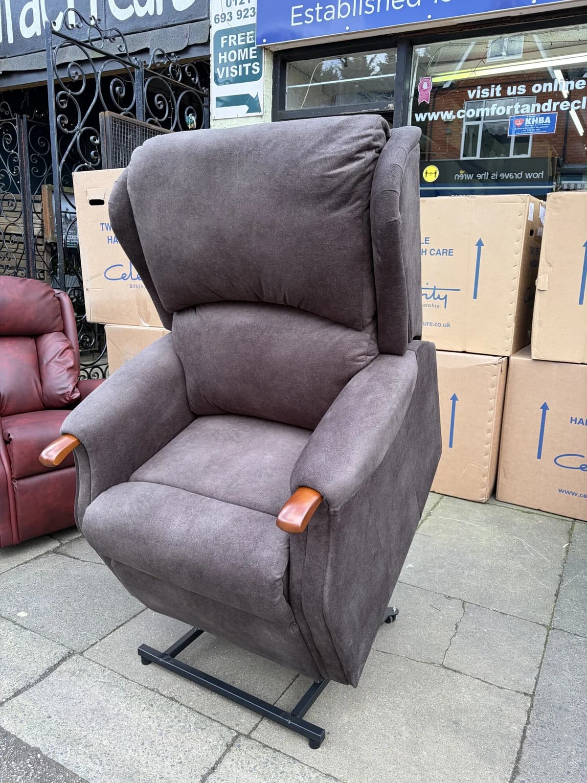 Celebrity Westbury Large Size Dual Motor Riser Recliner in Boucle Chocolate — photograph 1