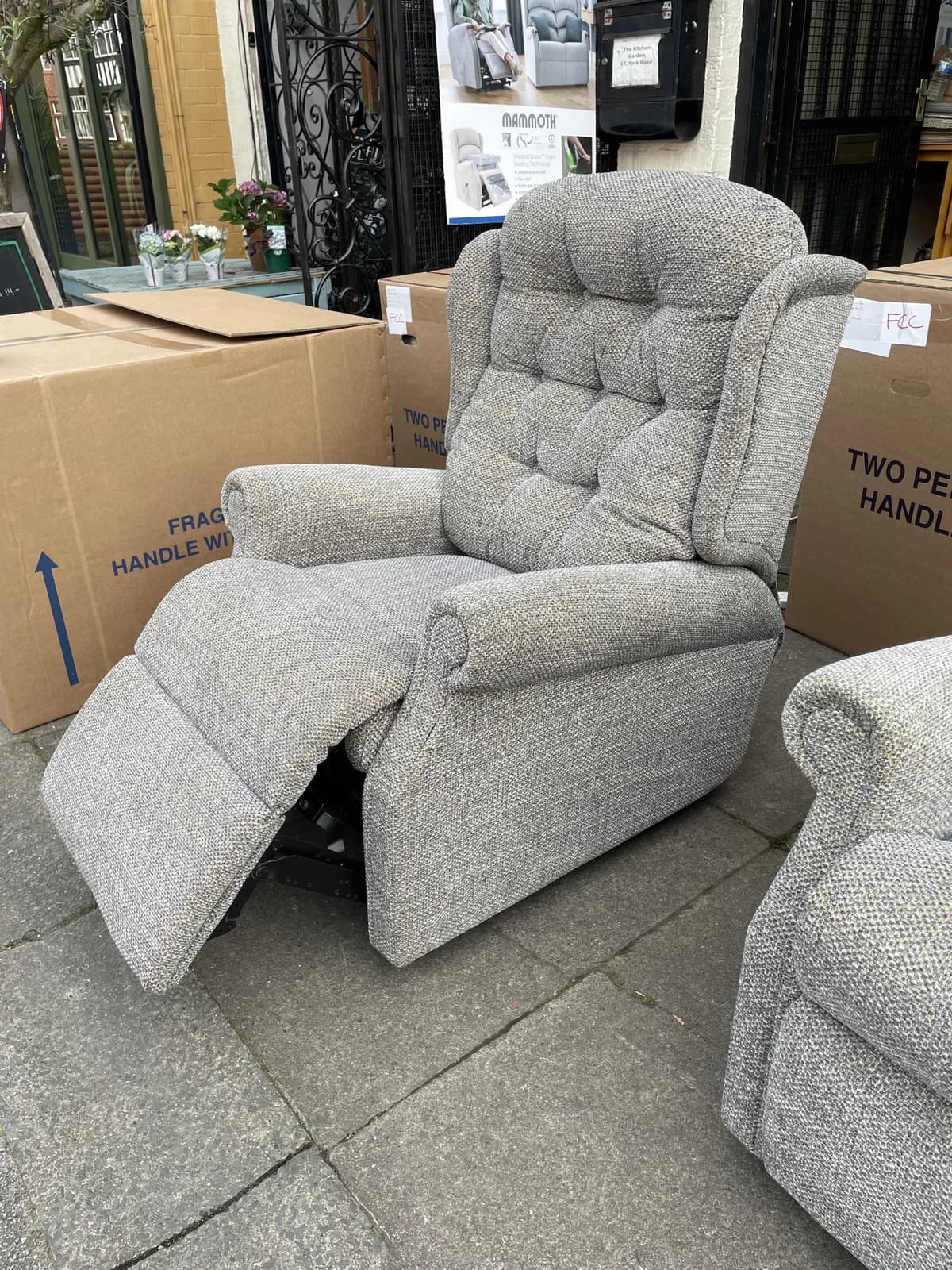 Woburn Electric Recliner Standard Size Bliss Moss — photograph 1