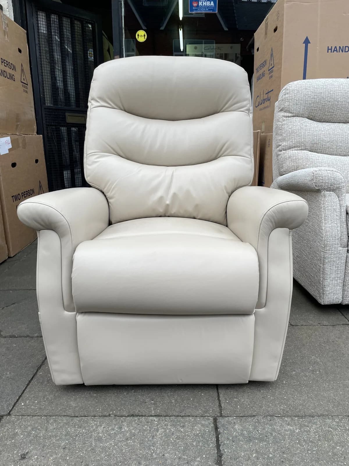 Celebrity Hollingwell Dual Motor Riser Recliner Chair in LENA MARBLE LEATHER – Standard Size — previous listing 2 — photograph 1