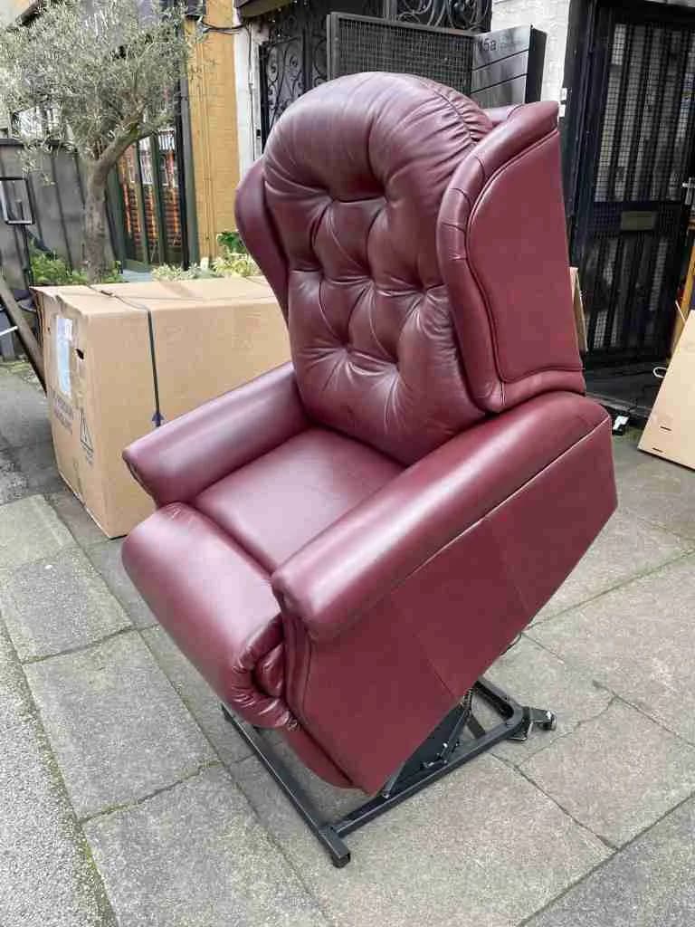Celebrity Woburn Petite Dual Motor Riser Recliner in Leather LENA Antique Burgundy — photograph 1