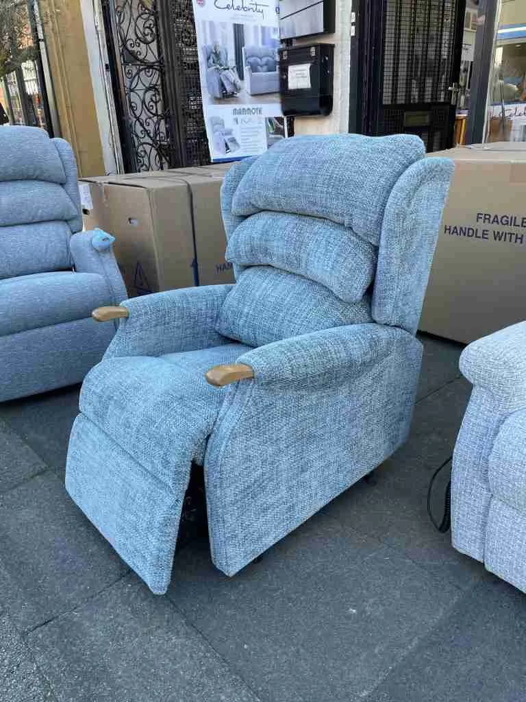 Westbury Petite Size Dual Motor Electric Recliner in Weave Teal — photograph 1