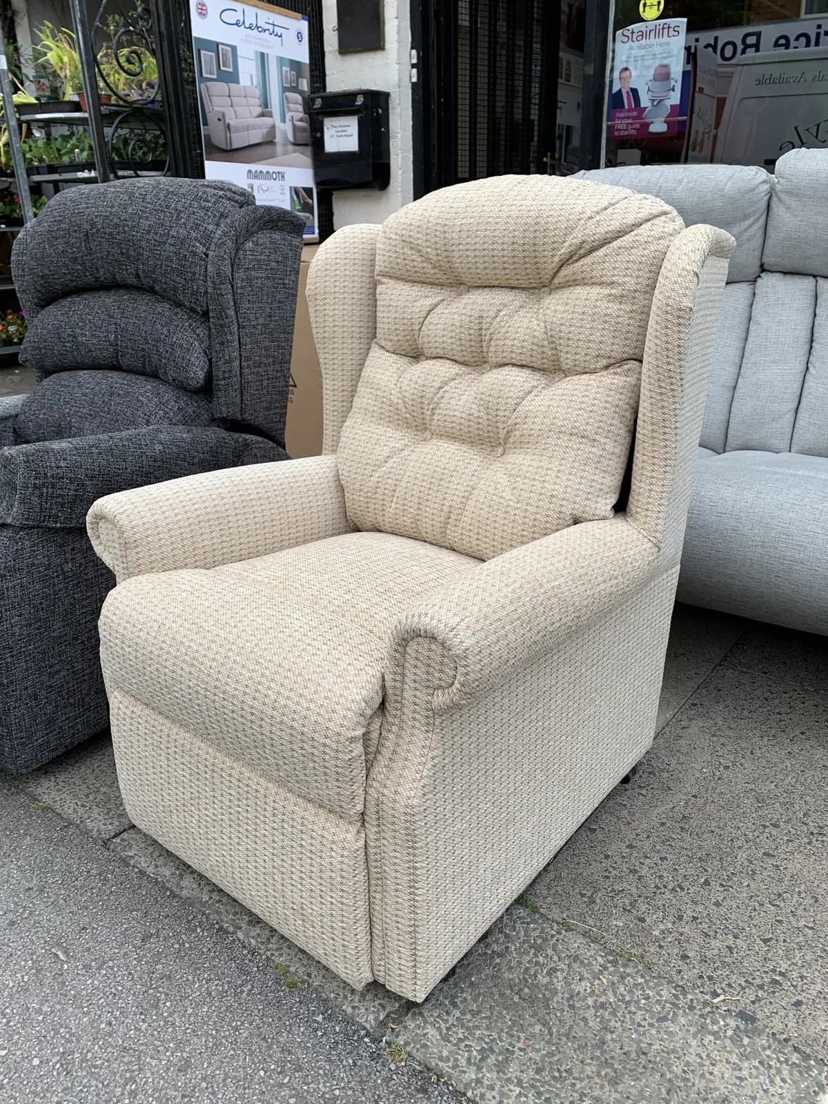 Celebrity Woburn Fixed Chair in Tweed Autumn — photograph 1