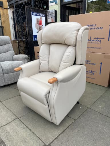 Canterbury Large dual-motor chair in Lena Marble leather, upright front view