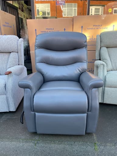 Hollingwell Large single-motor chair in Lena Pewter leather, upright front view