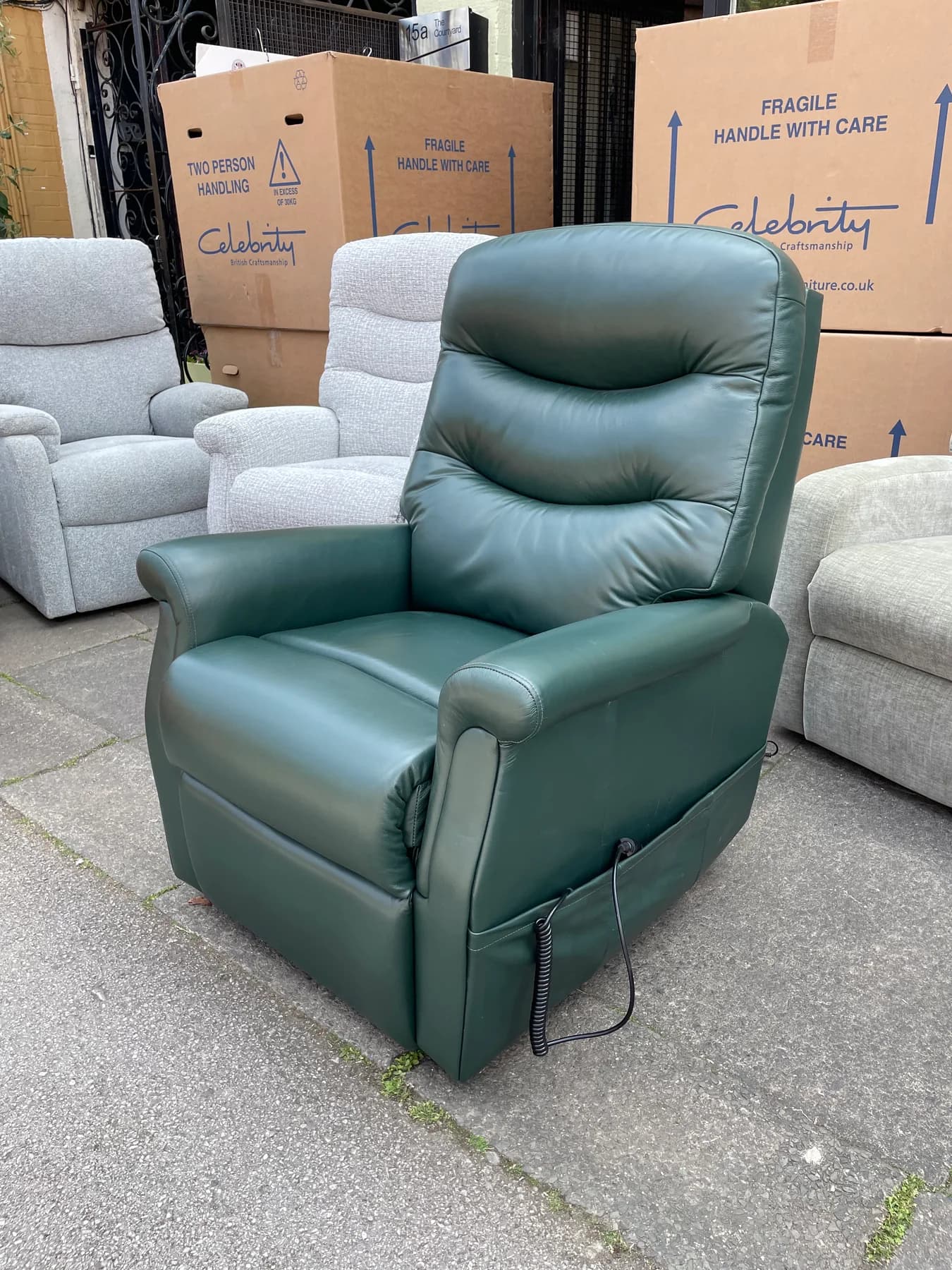 Hollingwell Standard Cloud Zero chair in green leather, upright front view