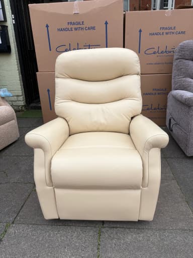 Hollingwell Standard Cloud Zero riser recliner in Lena Vanilla leather, upright front view