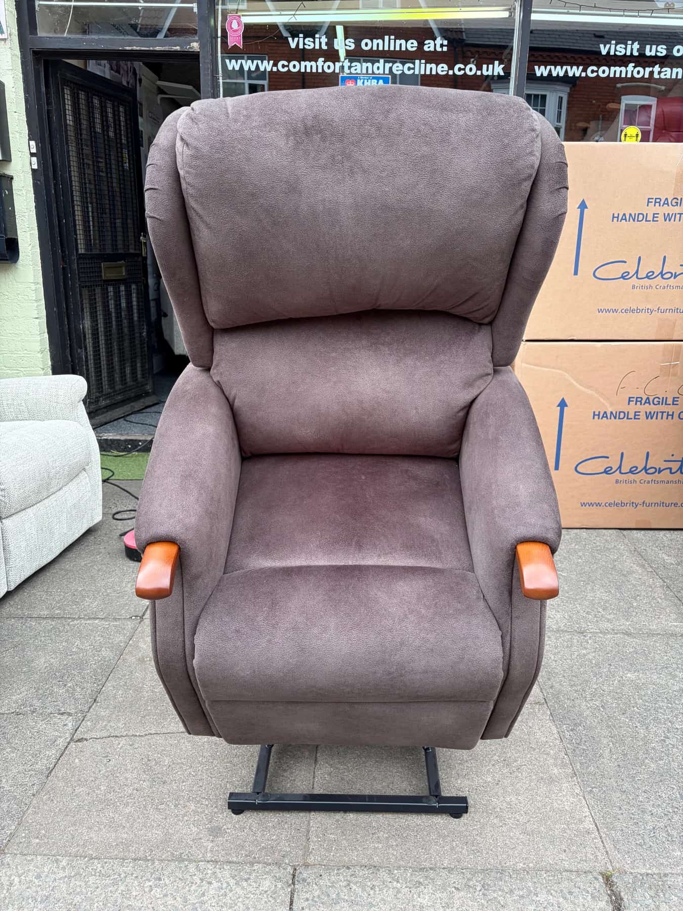 Westbury Standard dual-motor chair in Wyburn Brunette fabric, front view