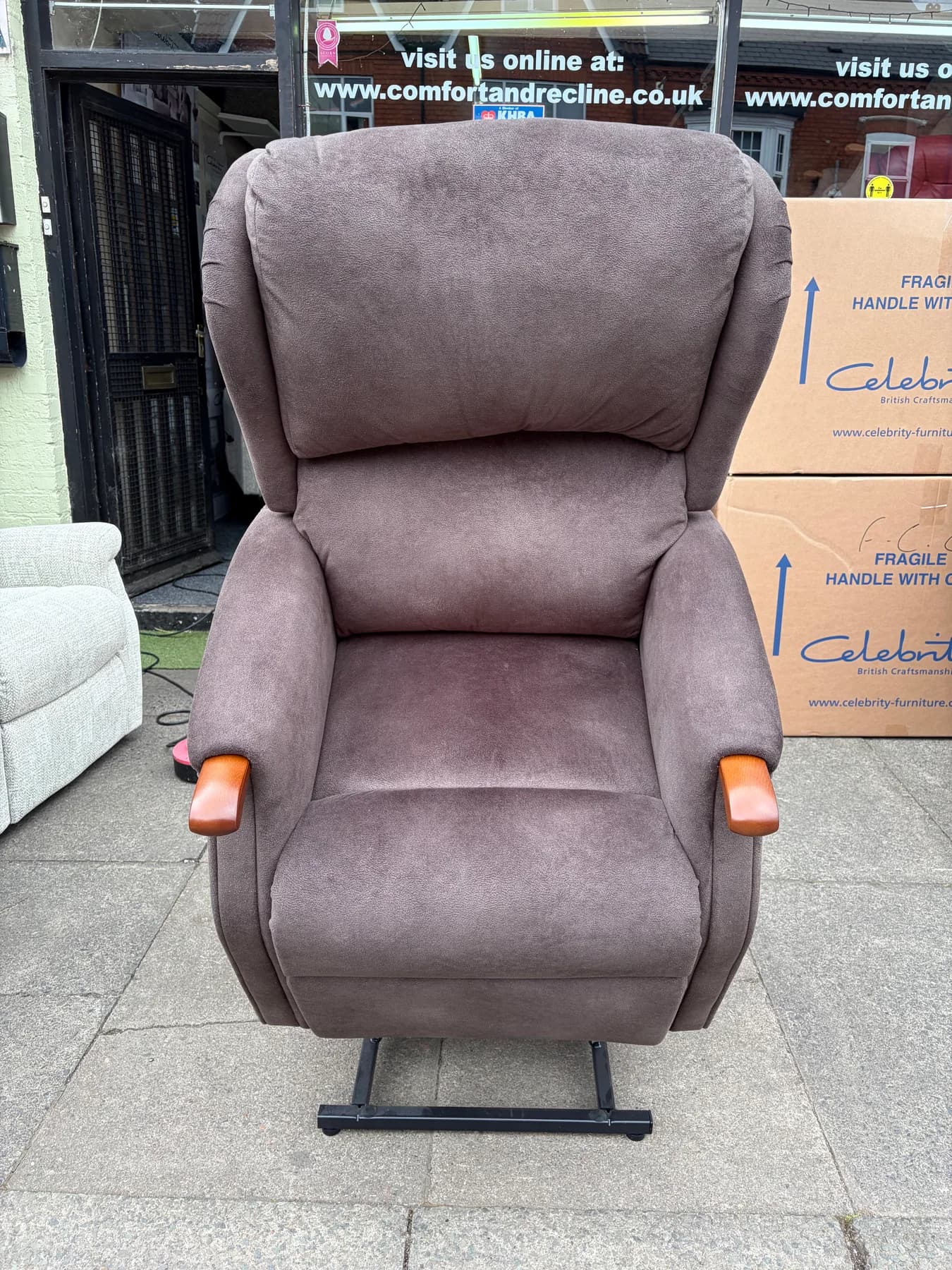 Westbury Standard dual-motor chair in Wyburn Brunette fabric, front view